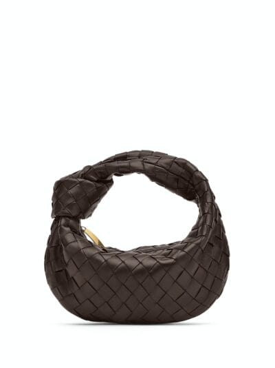 1. Bolsinha de couro trançado marrom, acessório elegante para mulheres e homens.