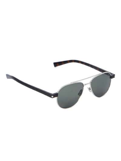 Óculos de sol style aviador com armação metálica e lentes cinzentas.