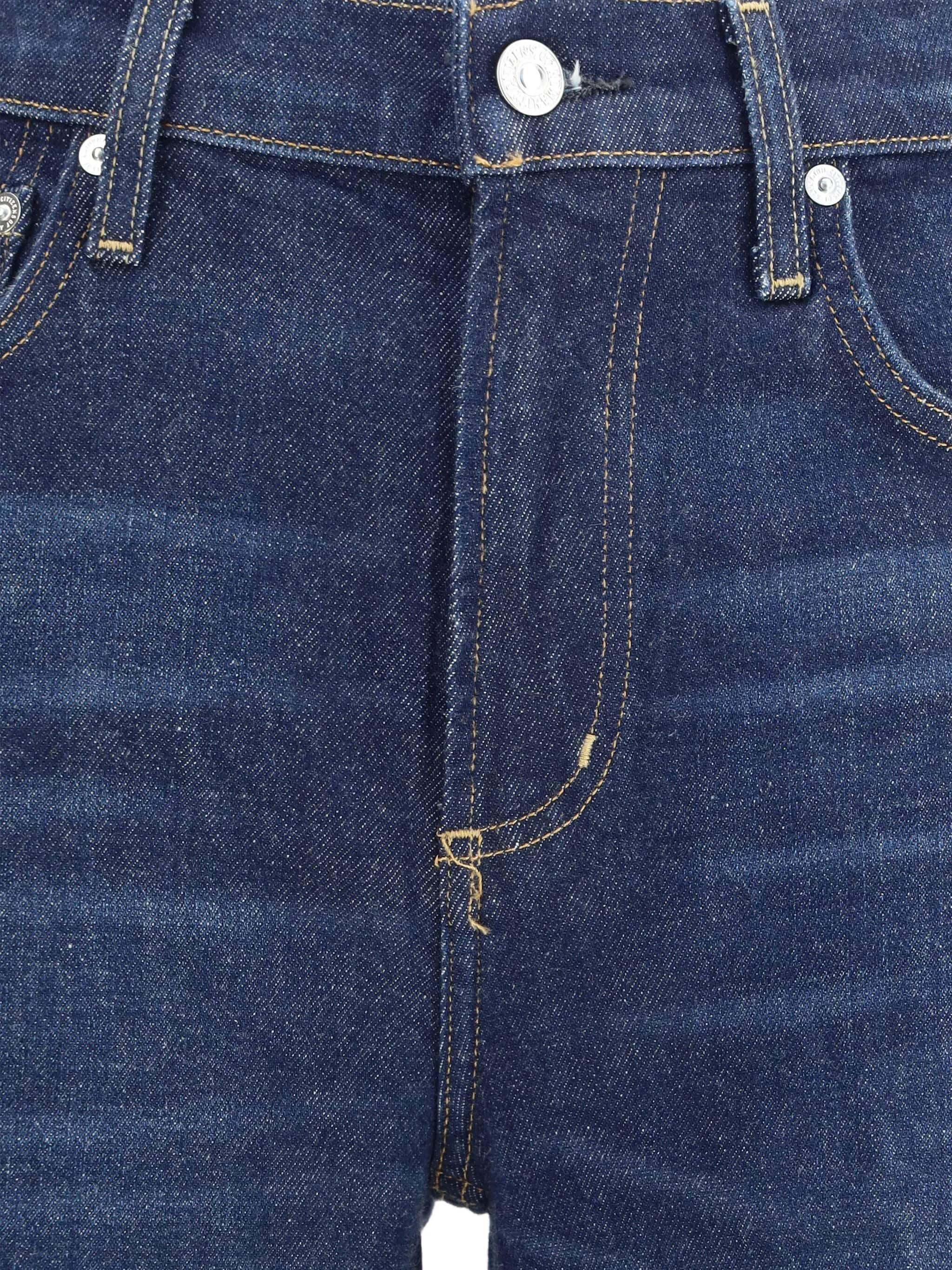 1. jeans femininos de alta qualidade com costura detalhada e acabamento clássico.