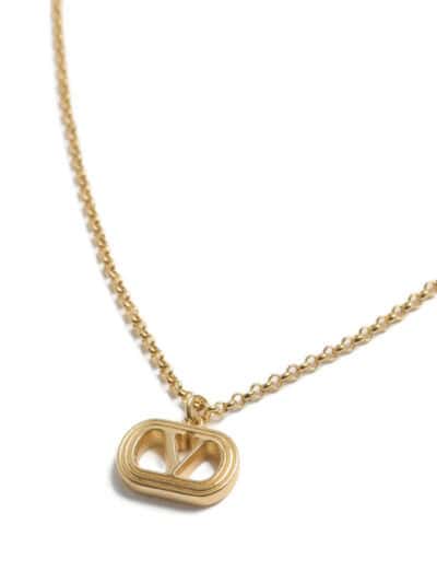 Brincos de luxo com logotipo dourado, para um estilo elegante e sofisticado.
