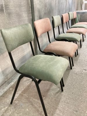 Eetkamerstoel bekleed met Bull leatherlook meubelstof