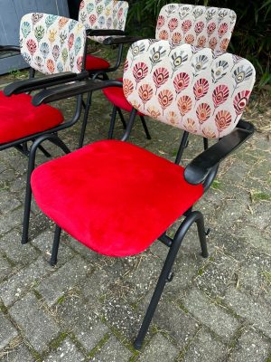 Schoolstoelen gestoffeerd mer Royal Fire 139 Schoolstoel gestoffeerd met Royal Fire 139 door #oudisnieuw