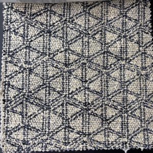 Interieurstof met bloemenpatroon, zwart en beige, geschikt voor meubels en decoraties.
