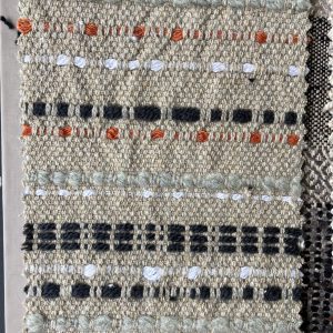 Vloerkleed met diverse kleuren en texturen. Hoogwaardige interieurstoffen voor maatwerk en decoratie.