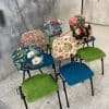 Unieke stoelen met opvallende stoffen voor interieurdecoratie.