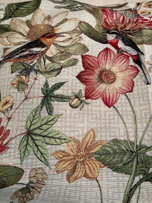 Tijdloze botanische interieurstoffen | StoffenBarn. Vachtdoek met vogels en bloemen, perfecte keuze voor raamdecoratie en meubelbekleding.