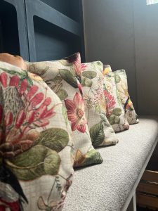 Decoratieve interieurstoffen voor kussens en meubels.
