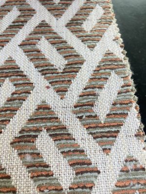Elegant interieurstoffen met geometrisch patroon | StoffenBarn. Duidelijke close-up van een geweven interieurstof met geometrisch patroon, perfect voor meubels en raamdecoratie.