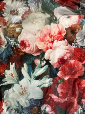 Luxueuze interieurstoffen bloemenprint. Interieurstoffen, bloemenprint, meubelstoffen, zachte texturen.