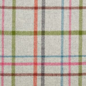 Kleurrijke interieurstoffen. Alt tekst: Vlechtstof met kleurrijke ruitenkleuren en zachte textuur voor interieurprojecten.