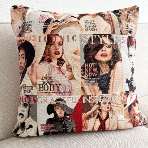 Decoratief stoffen kussen met mode- en tijdschriftenprint, perfect voor interieurdecoratie.