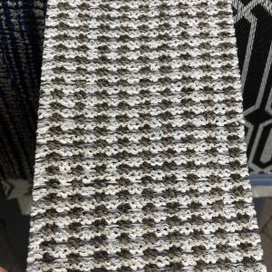 Kleurrijke interieurstoffen met geometrische print en textuur voor stijlvolle inrichting.