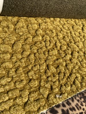 StoffenBarn Bubbels 651 meubelstof Bubbels 651 meubelstof Fancy Fabrics. Gele meubelstof met een bobbelstructuur voor meubels en interieur.