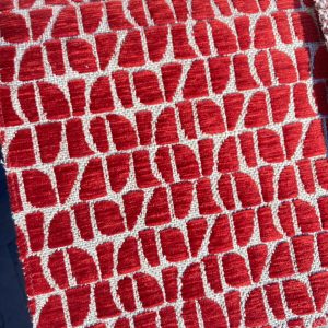 Stoffen met geometrisch rood en beige patroon voor interieur.