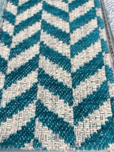 Geometrisch patroon in blauw en beige voor interieurmeubels.