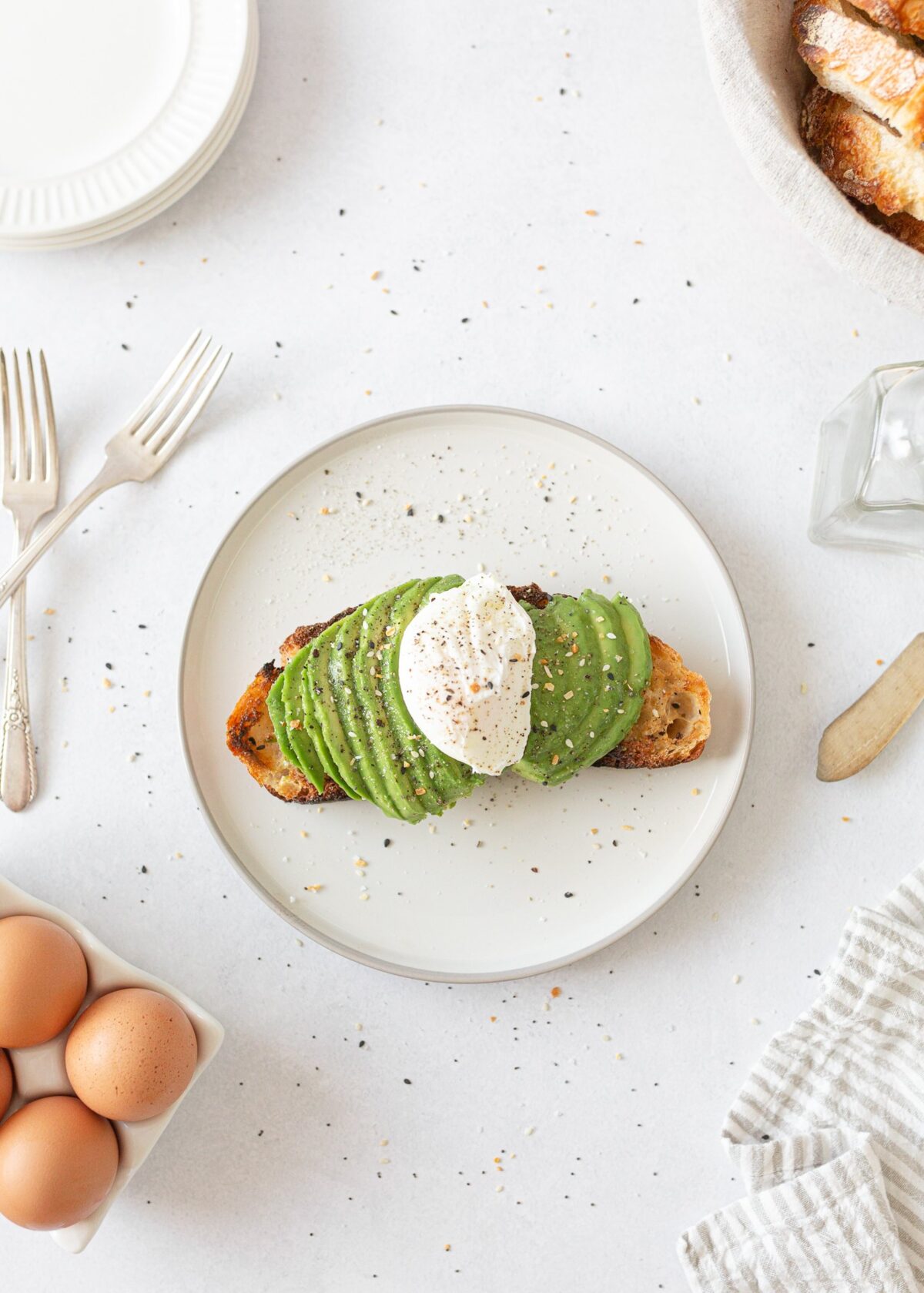 Classic Avocado Toast For One plated and topped with everything bagel seasoning.