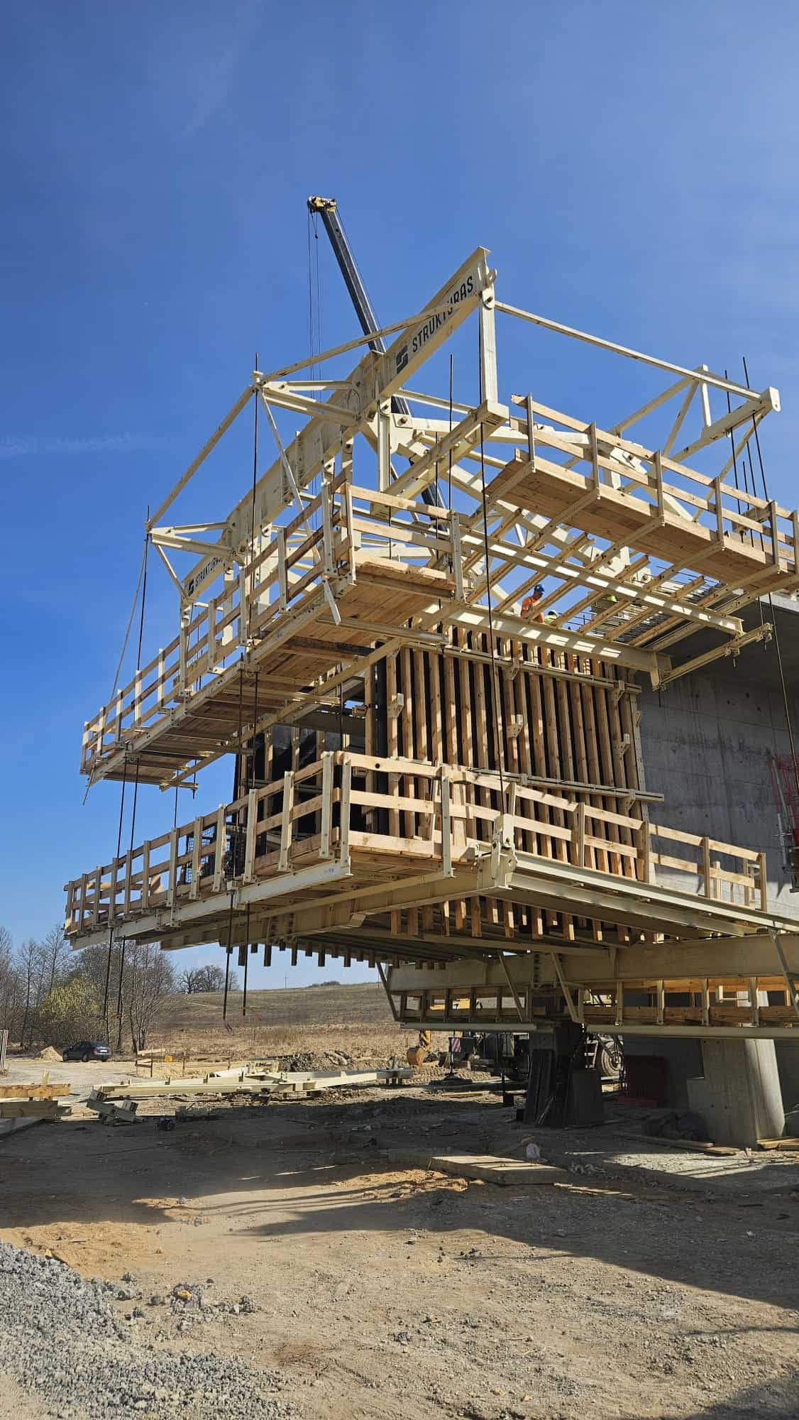 Balanced Cantilever FormTravellers Morawica Wola bypasses