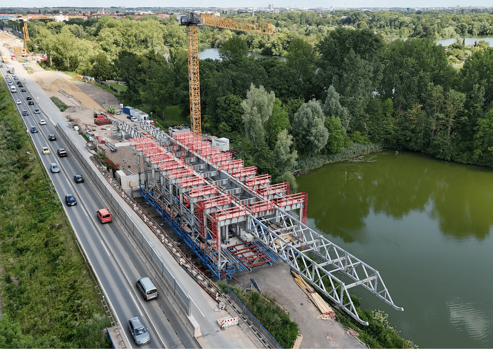 OHMSS at the Leineflut Bridge at B3 Südschnellweg, Hanover, Germany