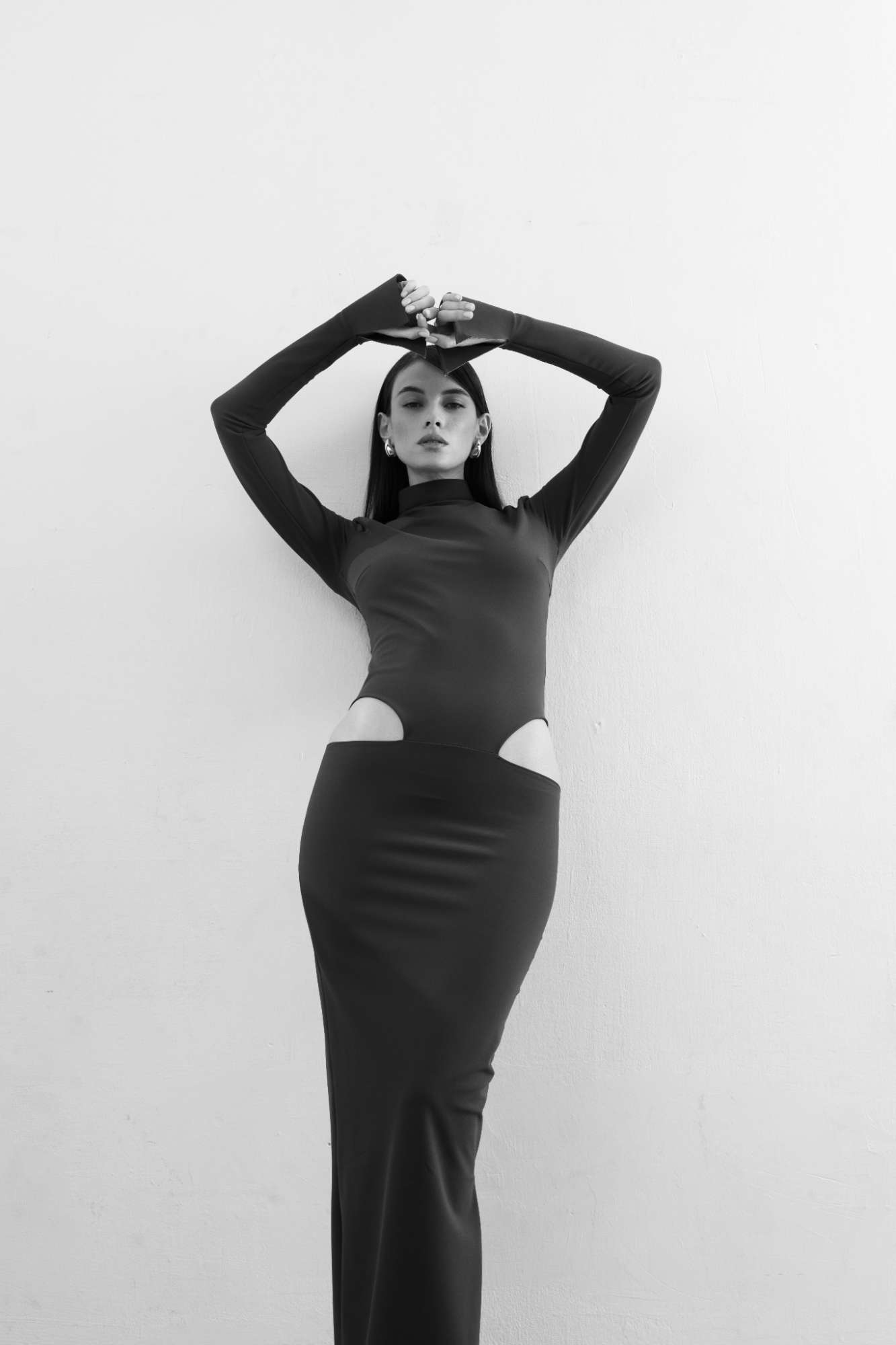 ⁦גזרת שמלת midi - גב פתוח⁩ – תמונה ⁦2⁩