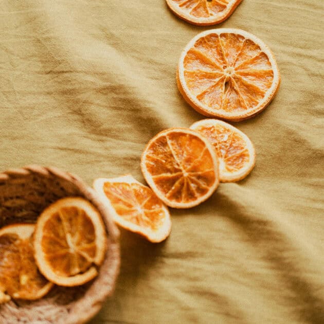 diy garland for fall as apartment decor