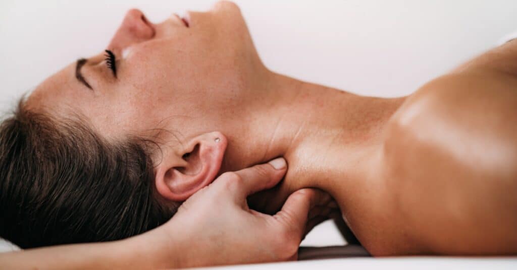 Welche Massage bei Nackenschmerzen: Die besten bei Schmerzen und Verspannungen 1 Welche Massage bei Nackenschmerzen: Die besten Techniken zur Schmerzlinderung
