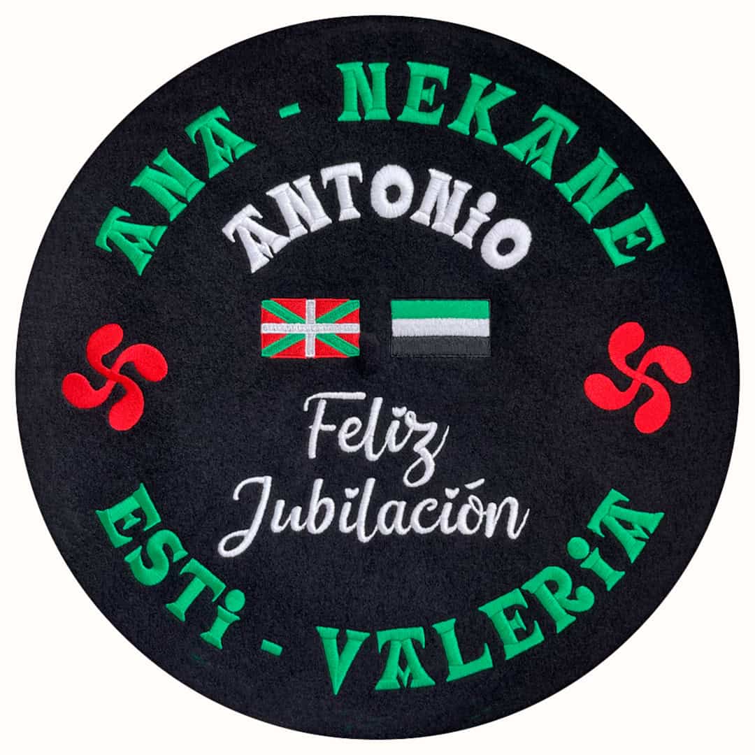 Boina bordada personalizada para homenajear a un compañero de trabajo con motivo de su jubilación