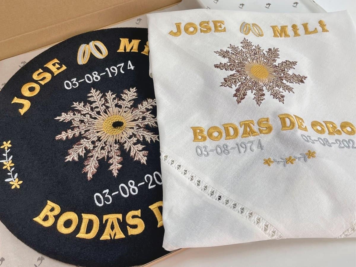Txapela personalizada y pañuelo bordado para aniversario bodas de oro bordado en oro y plata por Teletxapela