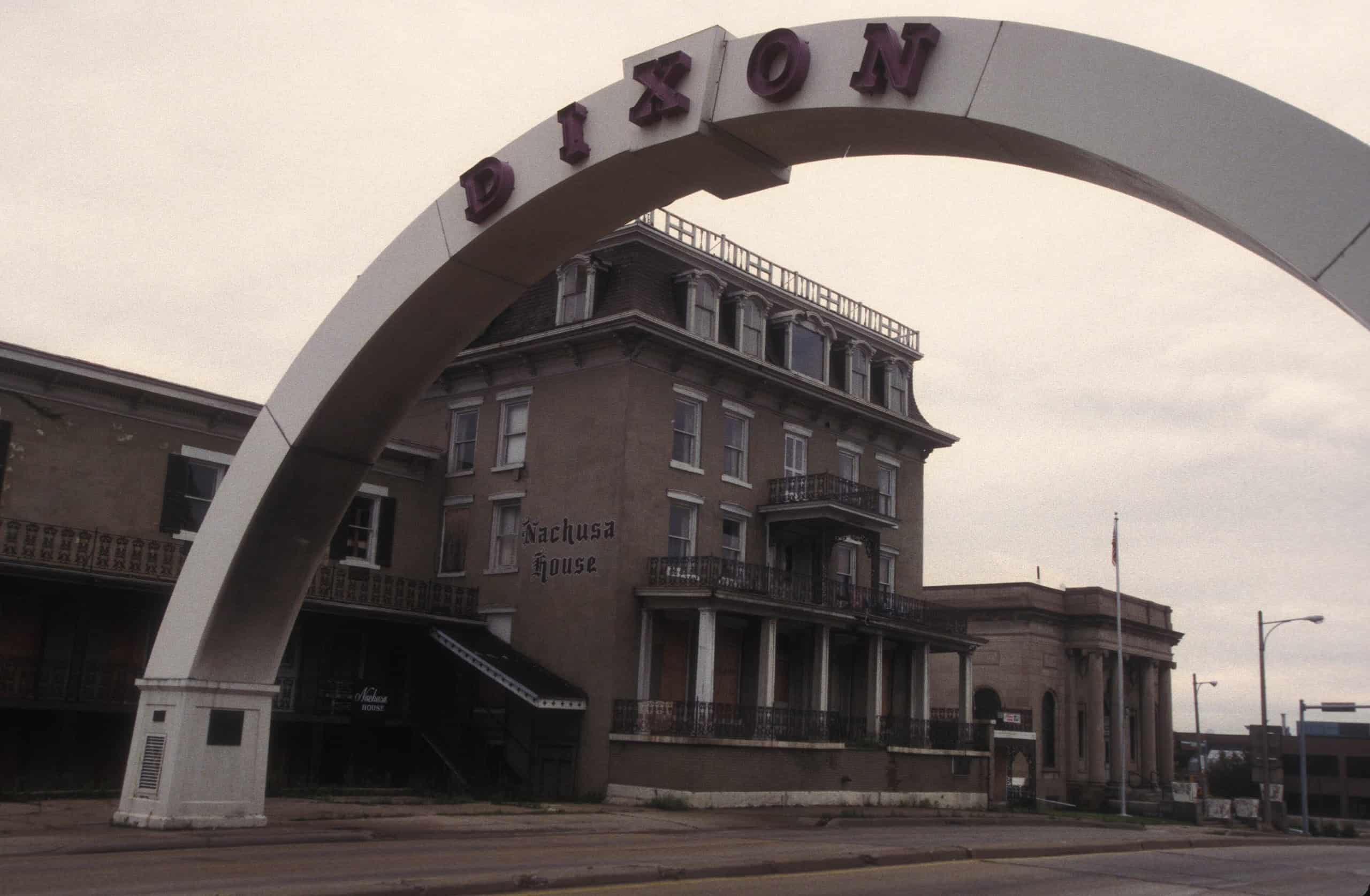 The Dixon arch on Galena Avenue with the Nachusa House behind it