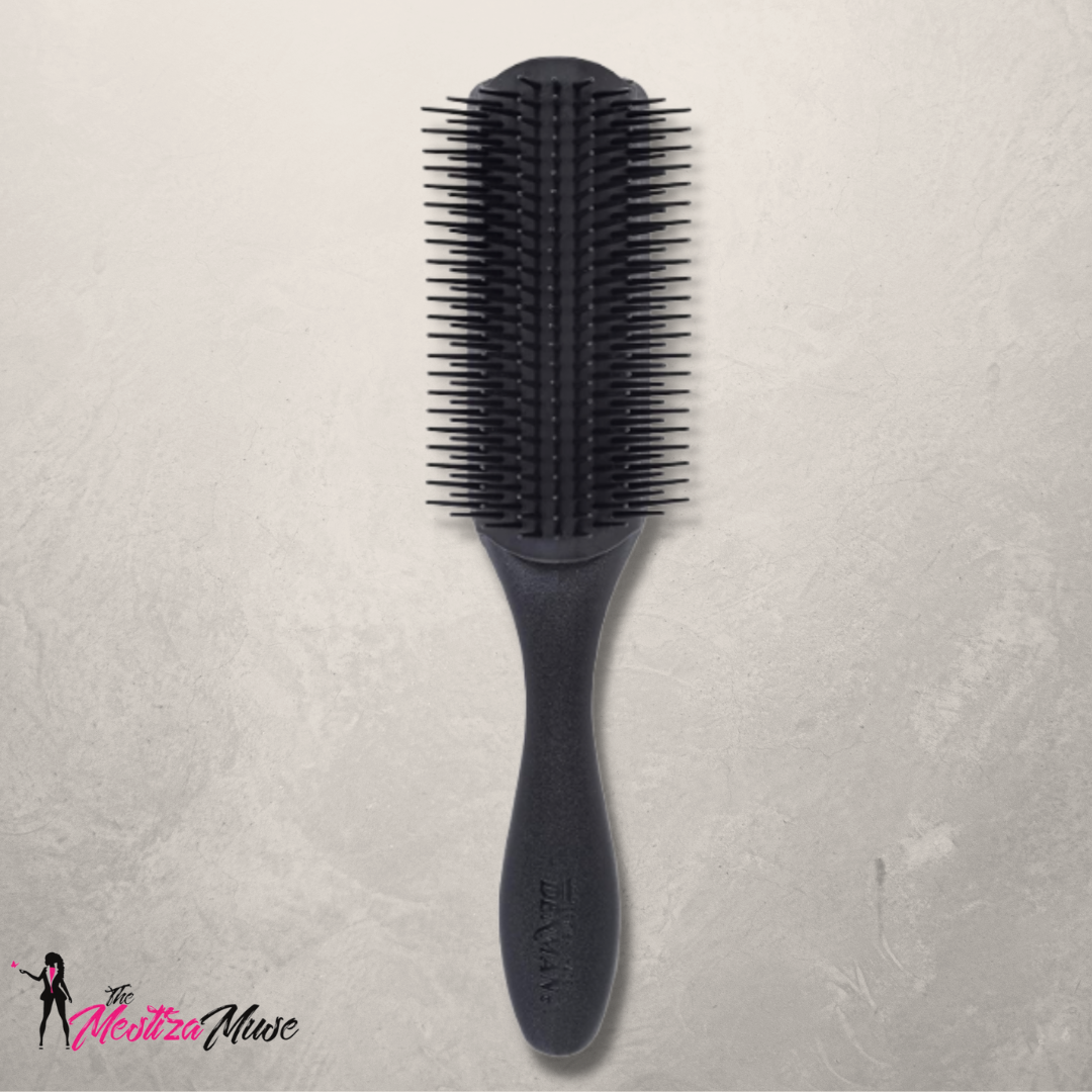 Image of the Denman brush D4 on a gray background.