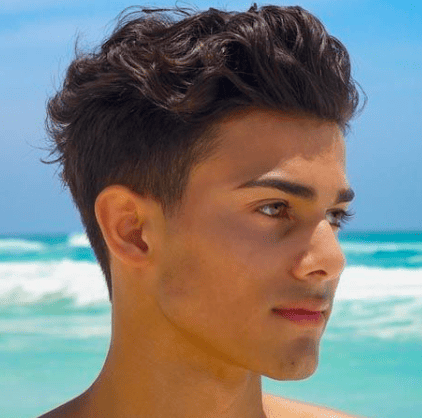 IMage of man with 2a hair.