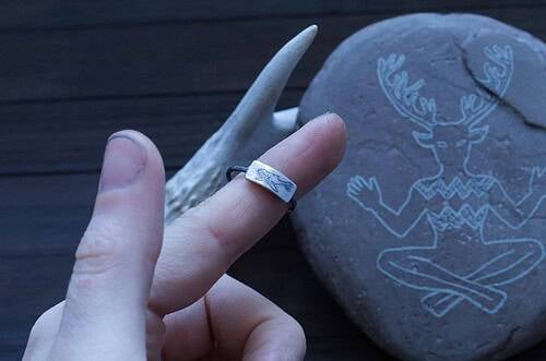 il_fullxfull.2492186057_865f.jpg Tiny Whale Ring - Ocean Jewelry - Humpback Whale - Animal Totem - Nature Jewelry - Dark Minimal - Dainty
