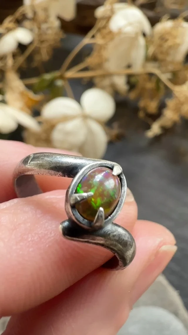 Made myself a black opal ring ❤️

If I can find more of these cabochons I might just add some to the shop!