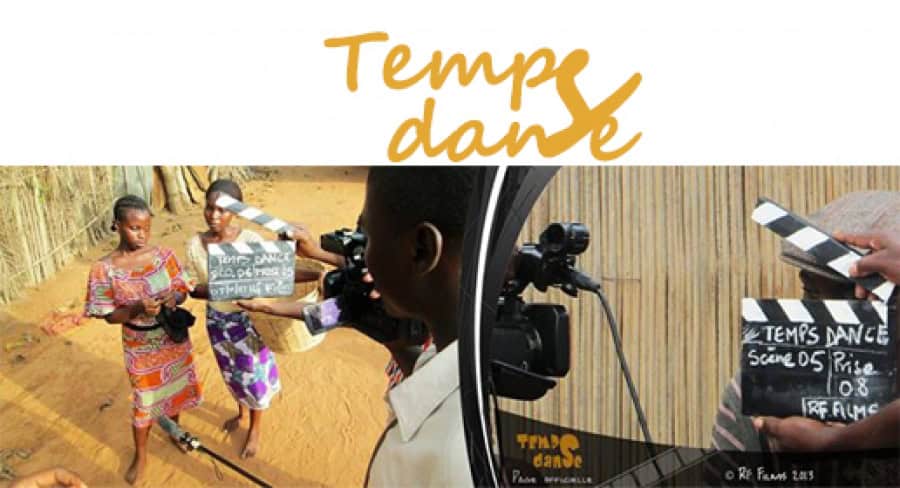 Jeunes artistes en pleine création dans le cadre du projet Temp dans le Togo.