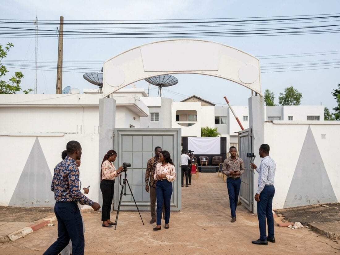 Créateurs de contenu et influenceurs togolais lors d'une réunion d'échange et de sensibilisation à Lomé.