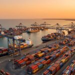 Vue panoramique des portiques et conteneurs au Port Autonome de Lomé