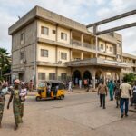 Entrée extérieure du Centre Hospitalier Universitaire Sylvanus Olympio à Lomé
