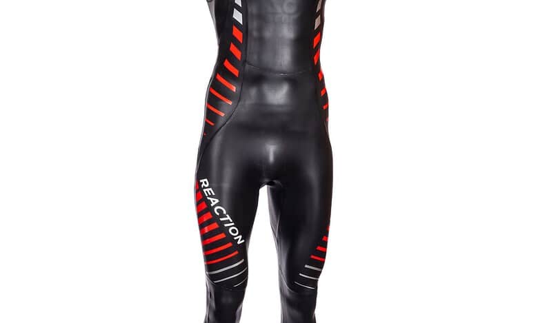 High-performance black triathlon wetsuit with red and white accents, designed for optimal swimming efficiency and comfort in triathlon races.