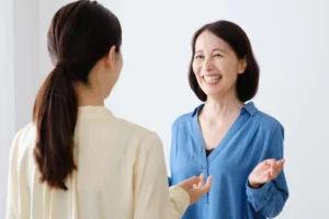 tutor talking with a smiling parent