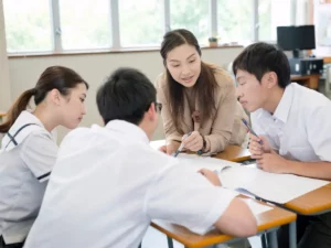 A woman teaching her students in a classroom | tuitioncentre sg
