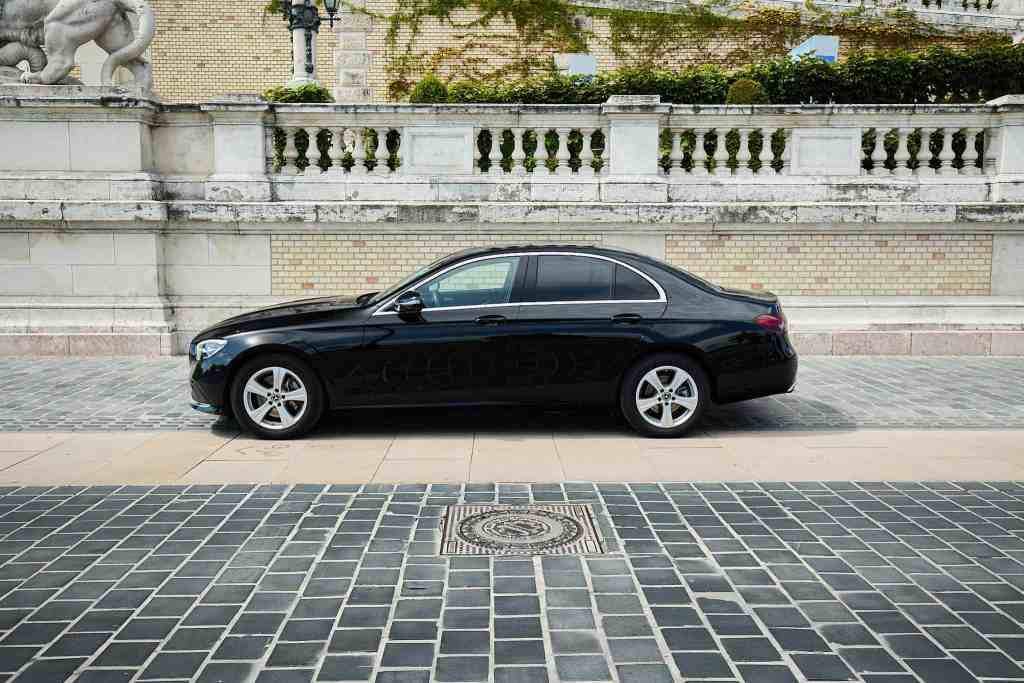 Mercedes-Benz E-Klasa — VanBudapest, usługi szofera premium w Budapeszcie (126)