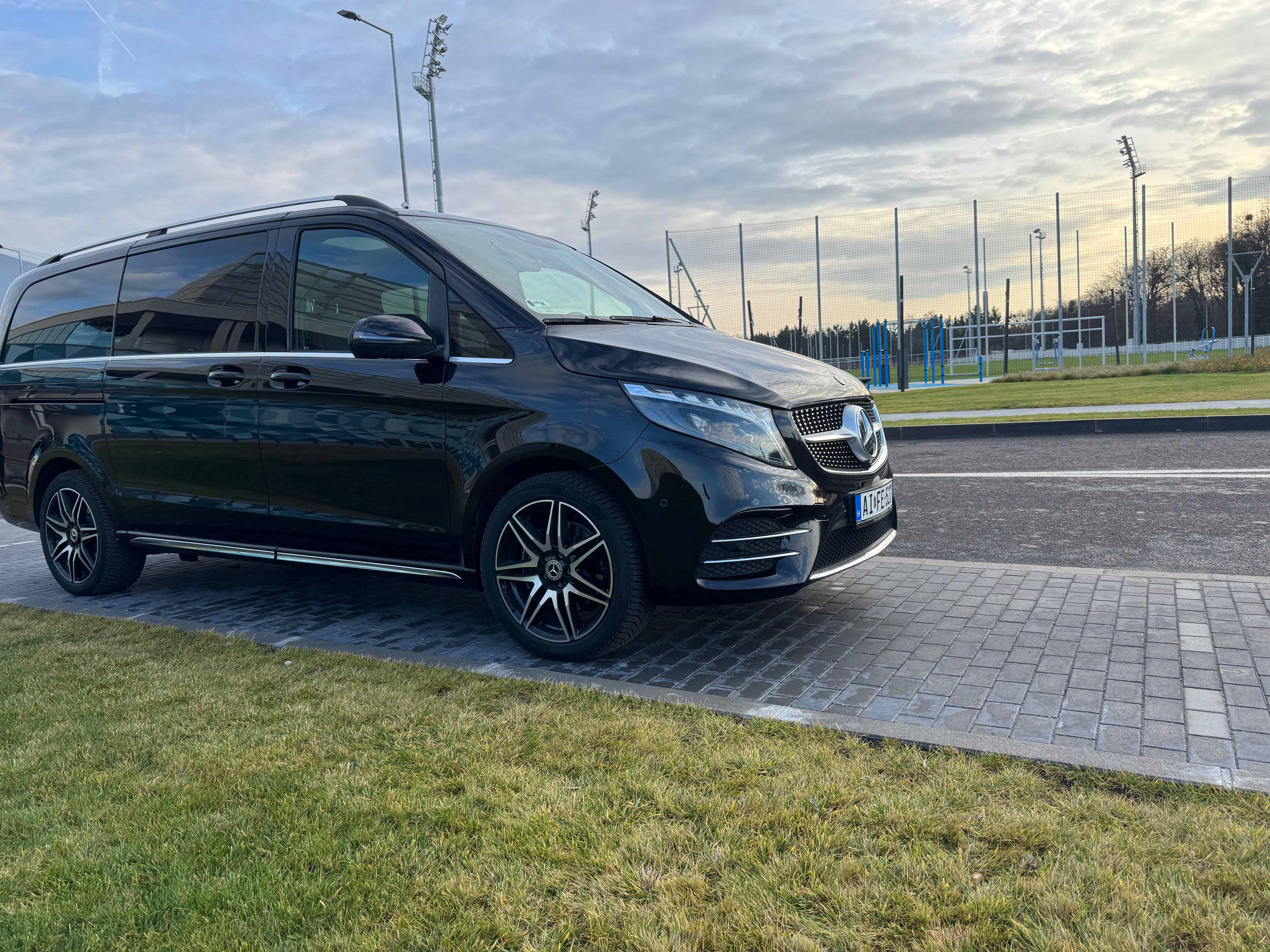 Executive travel luxury van Budapest