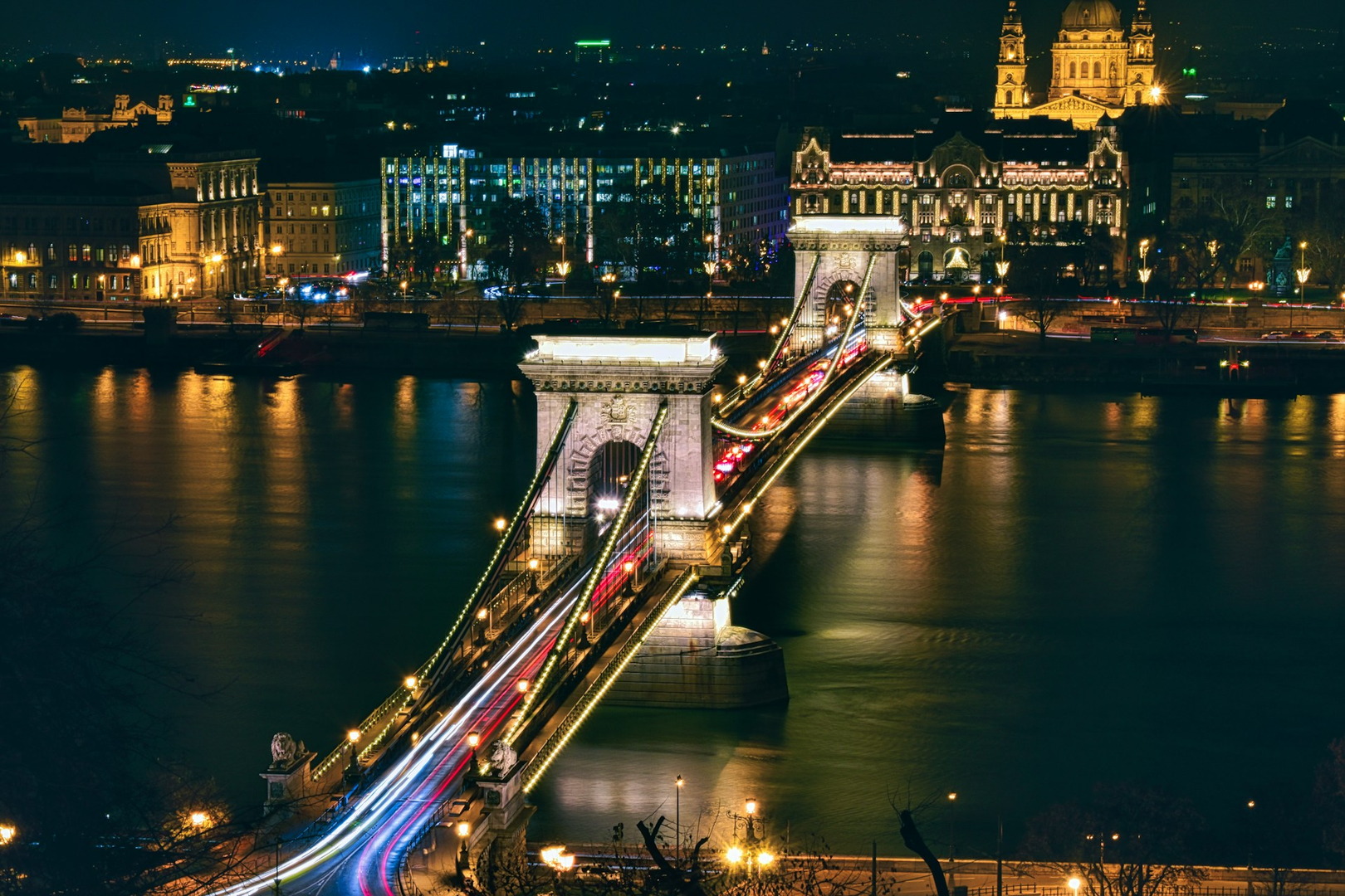 Chain Bridge at night