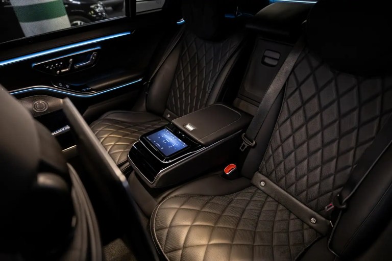 Luksusowa limuzyna Mercedes-Benz S-Class z floty VanBudapest w Budapeszcie