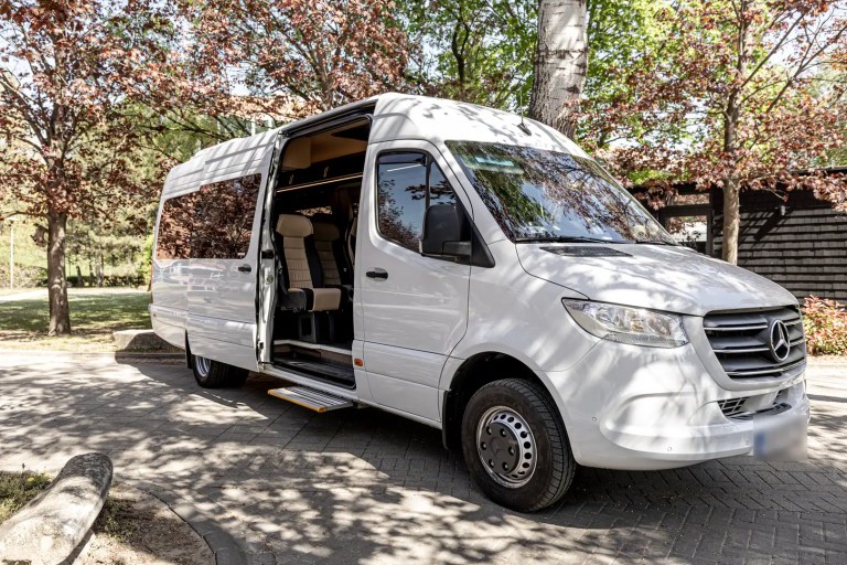 Minibus Mercedes-Benz VIP Sprinter z floty VanBudapest w Budapeszcie