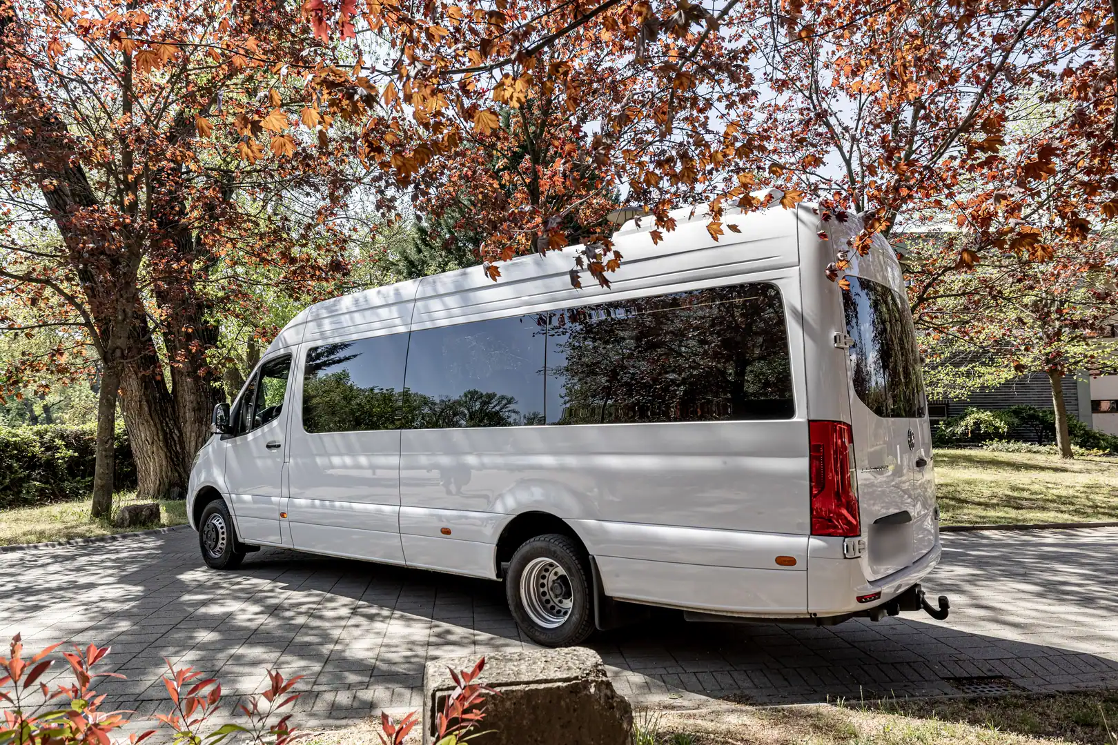 Full side profile of the long-wheelbase body