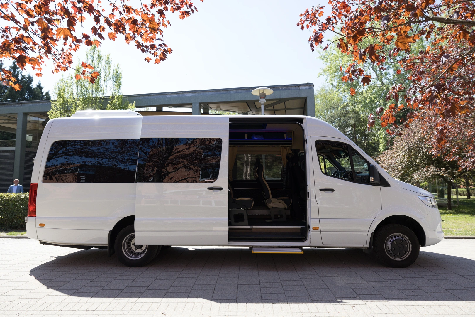 Side profile with the sliding door open