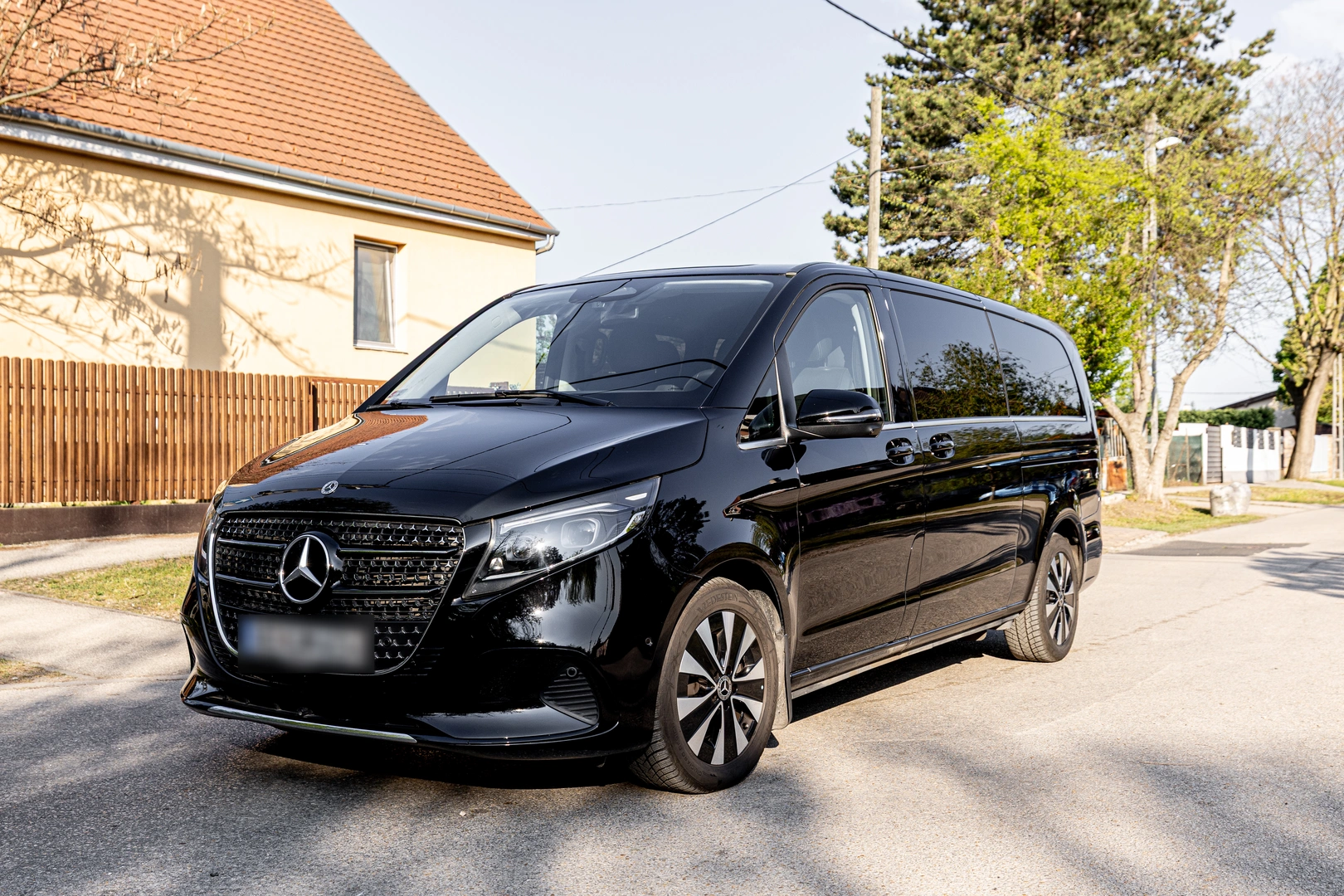 Mercedes-Benz V-Class — exterior profile