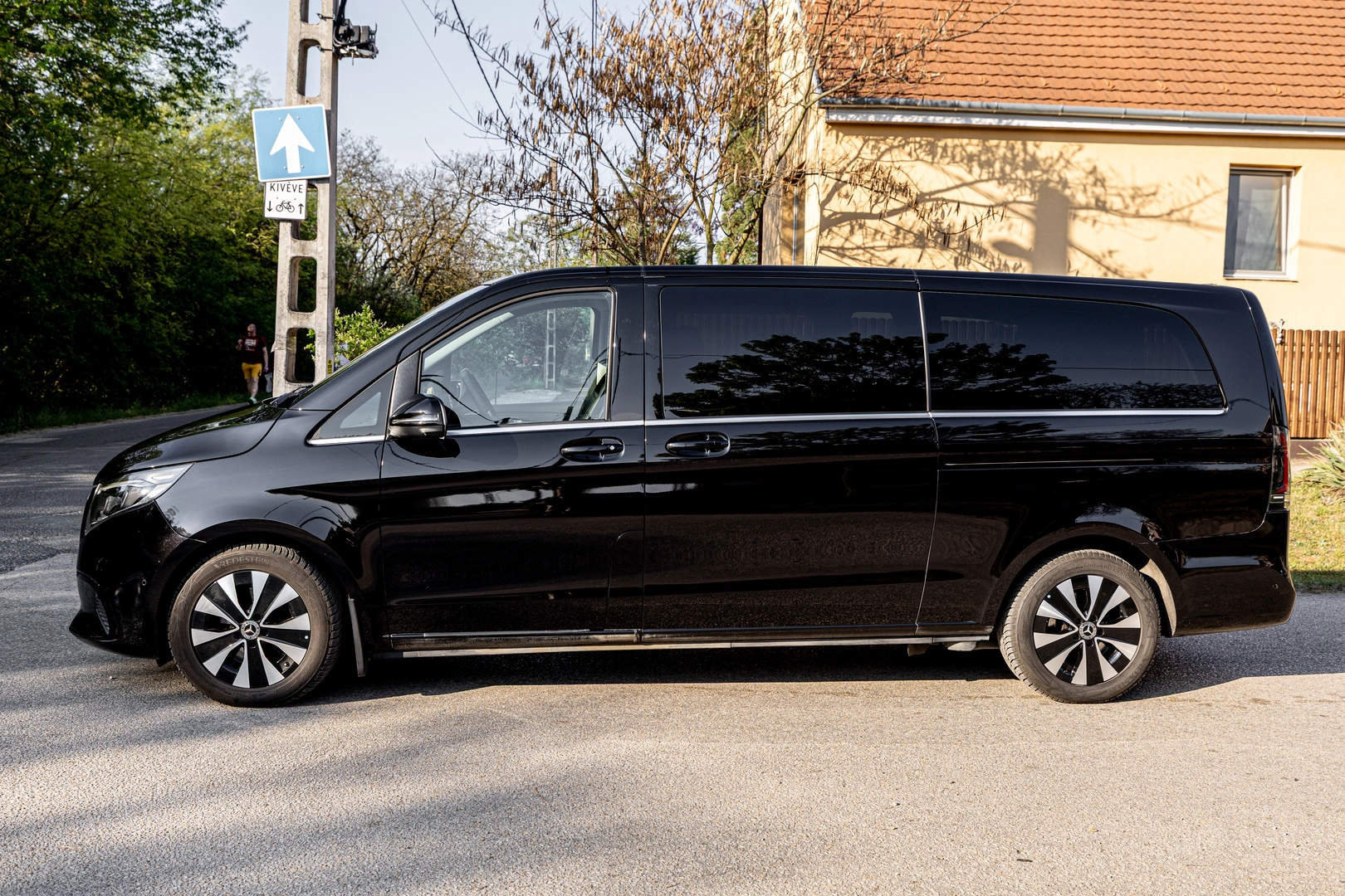 Mercedes-Benz V-Class — front fascia detail