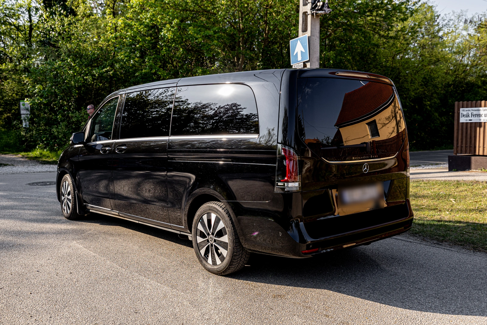 Mercedes-Benz V-Class — three-quarter view