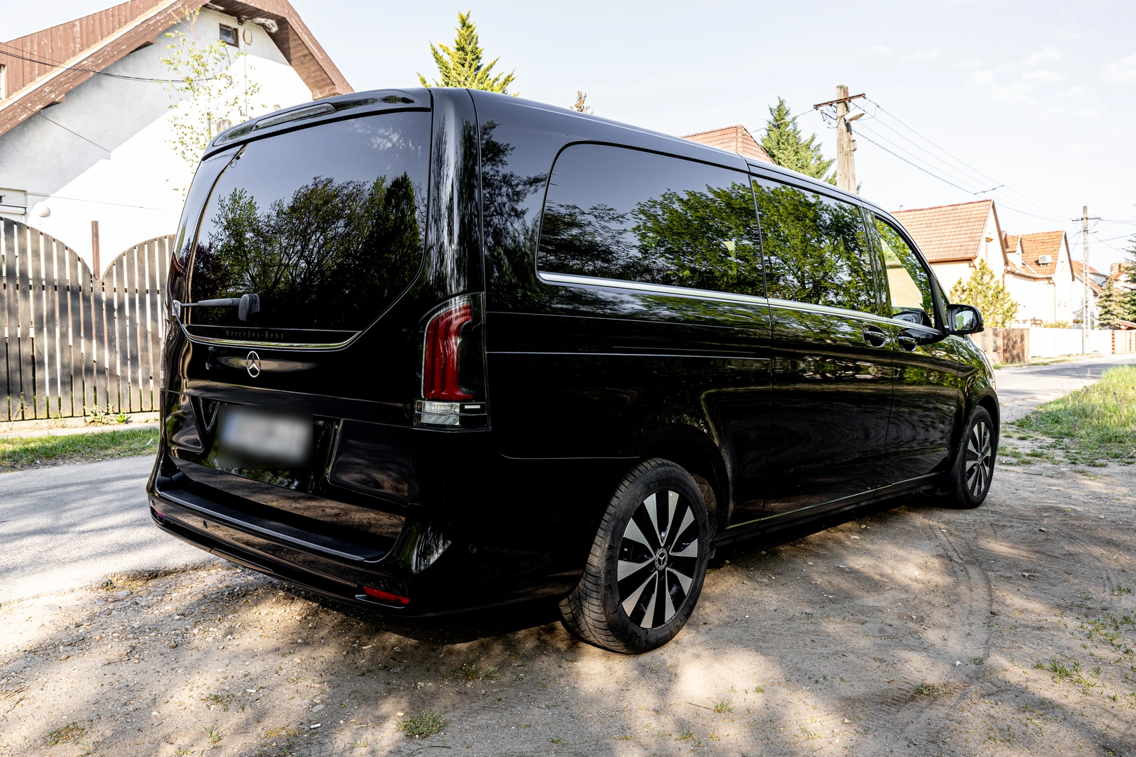 Mercedes-Benz V-Class — rear three-quarter view